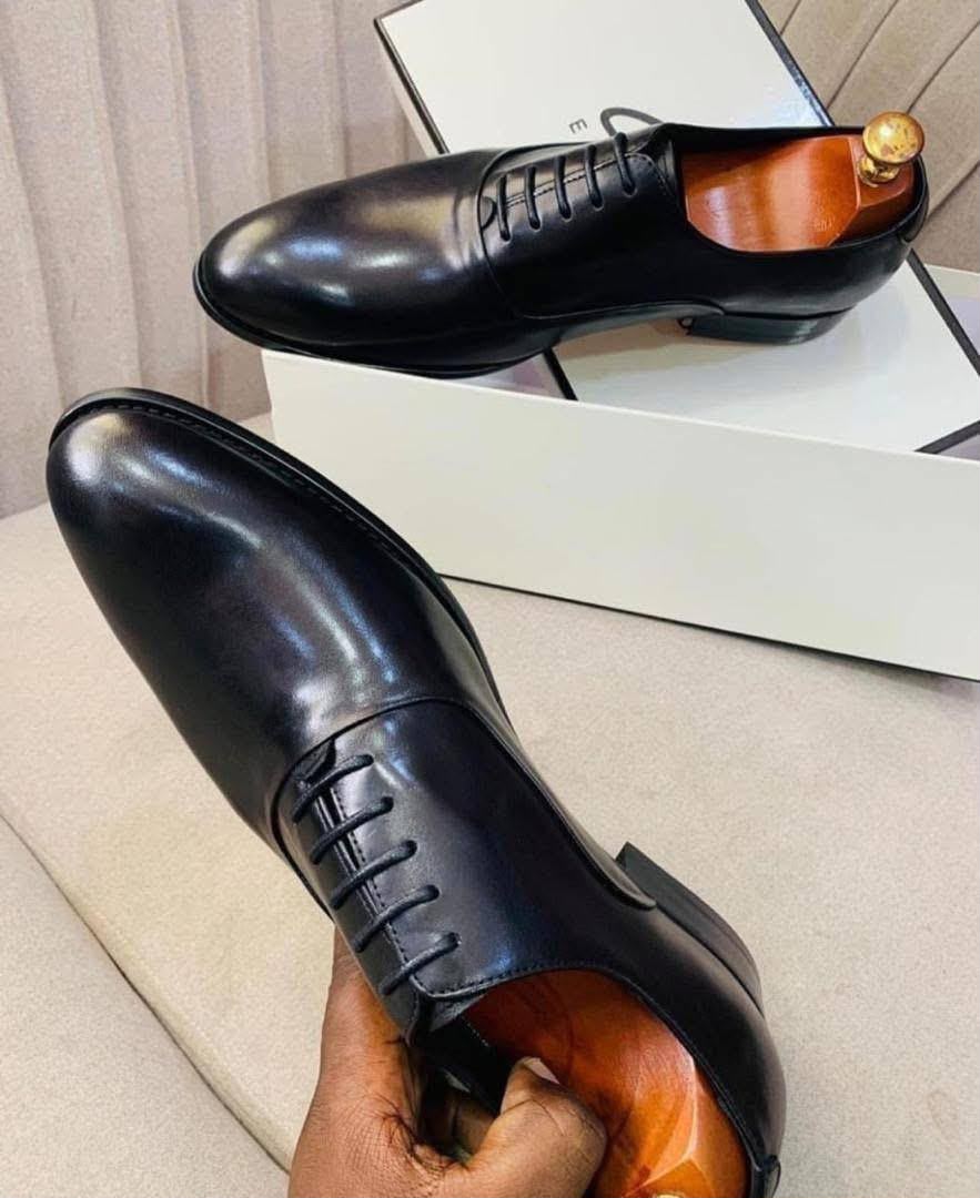 Black Whole-Cut Oxford Dress Shoes