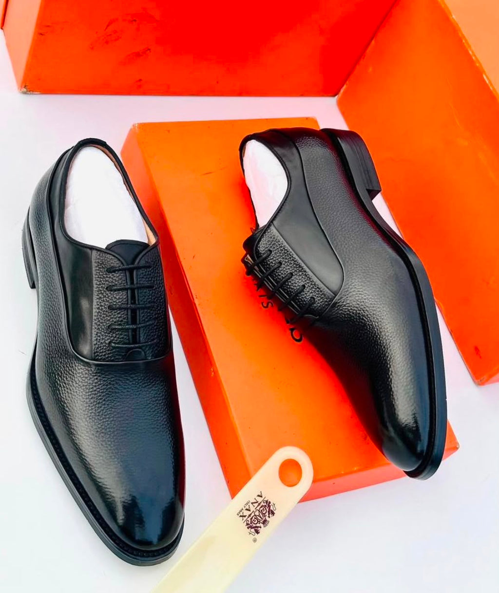 Black Pebbled Grain Whole-Cut Oxford Dress Shoes