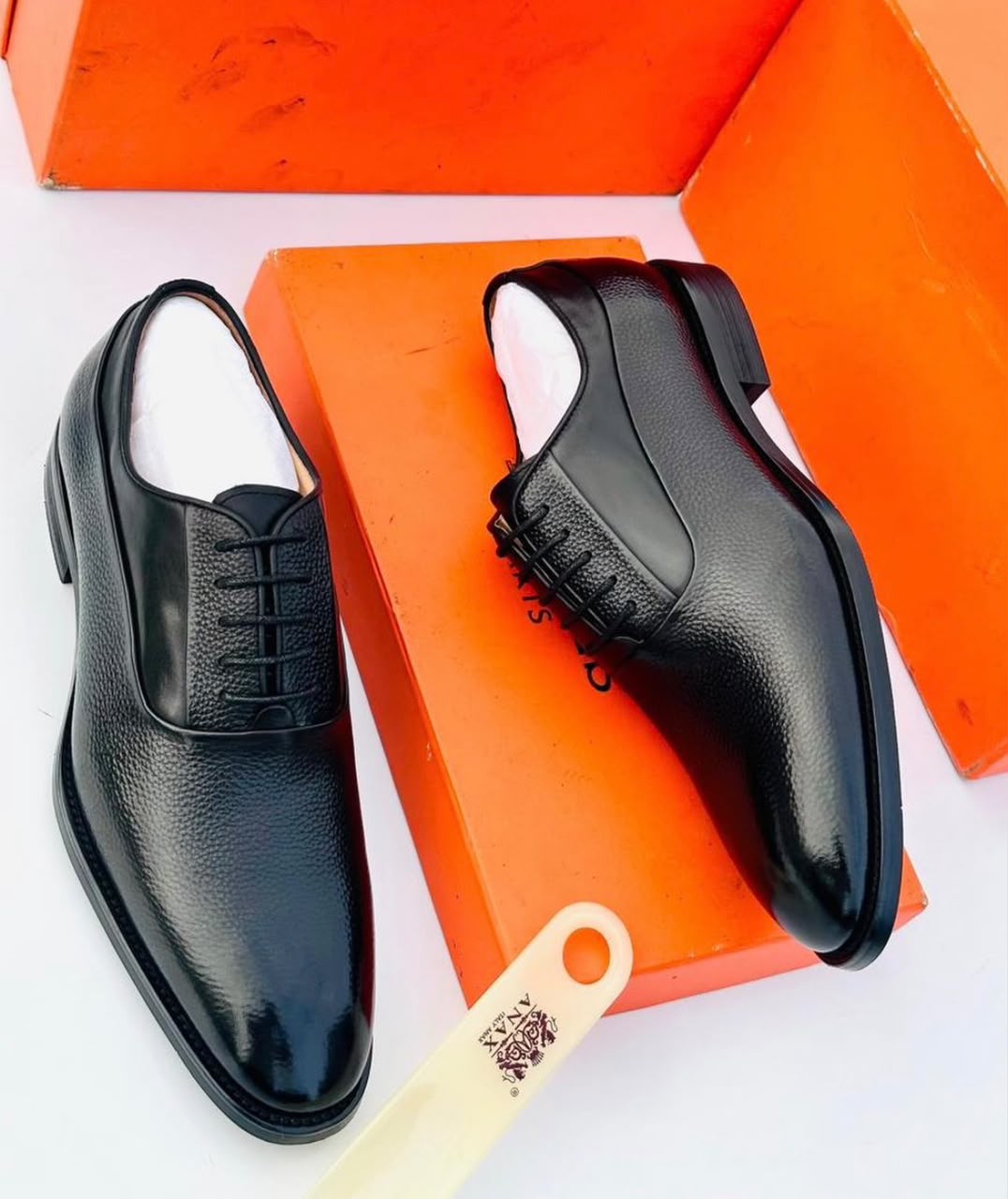 Black Pebbled Grain Whole-Cut Oxford Dress Shoes