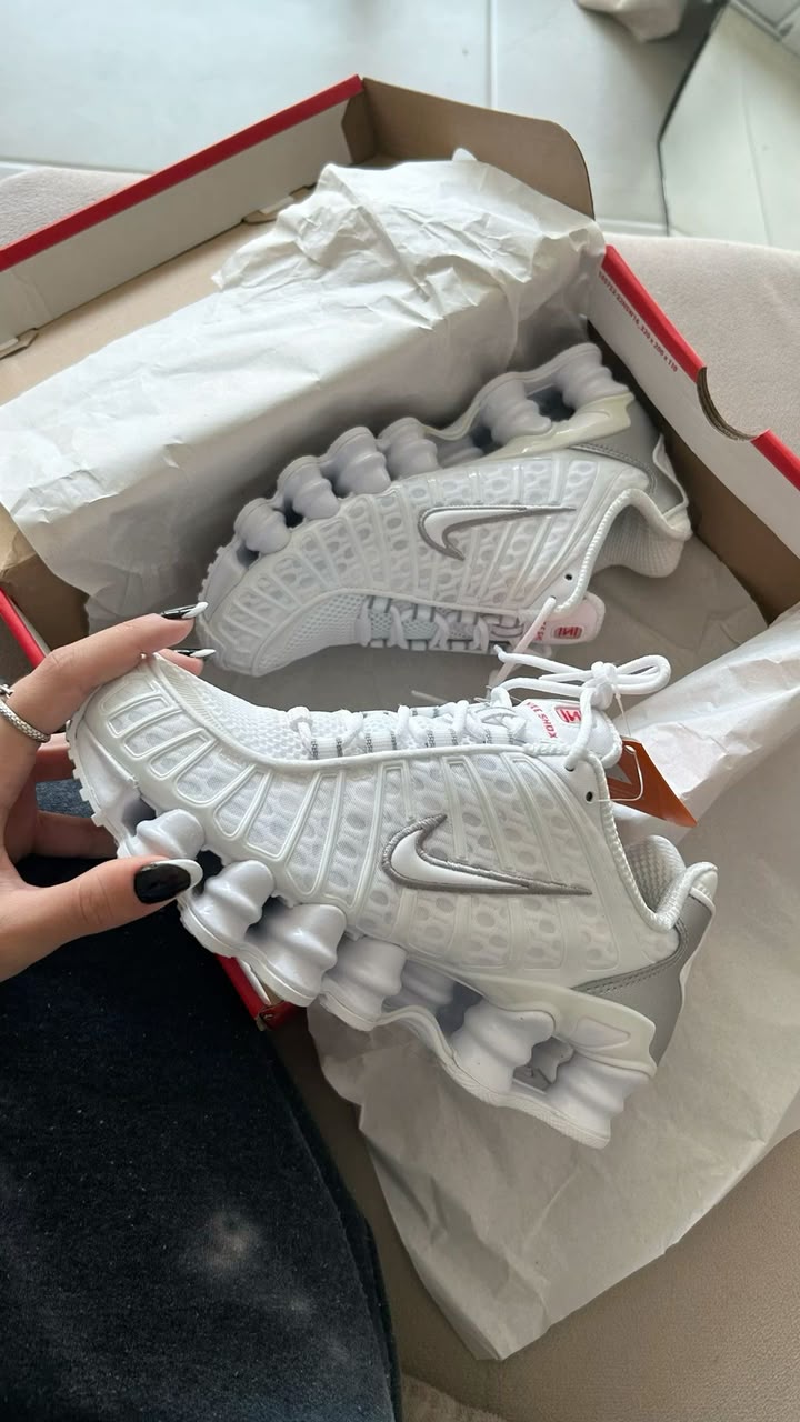 Nike Shox TL Sneakers – Triple White