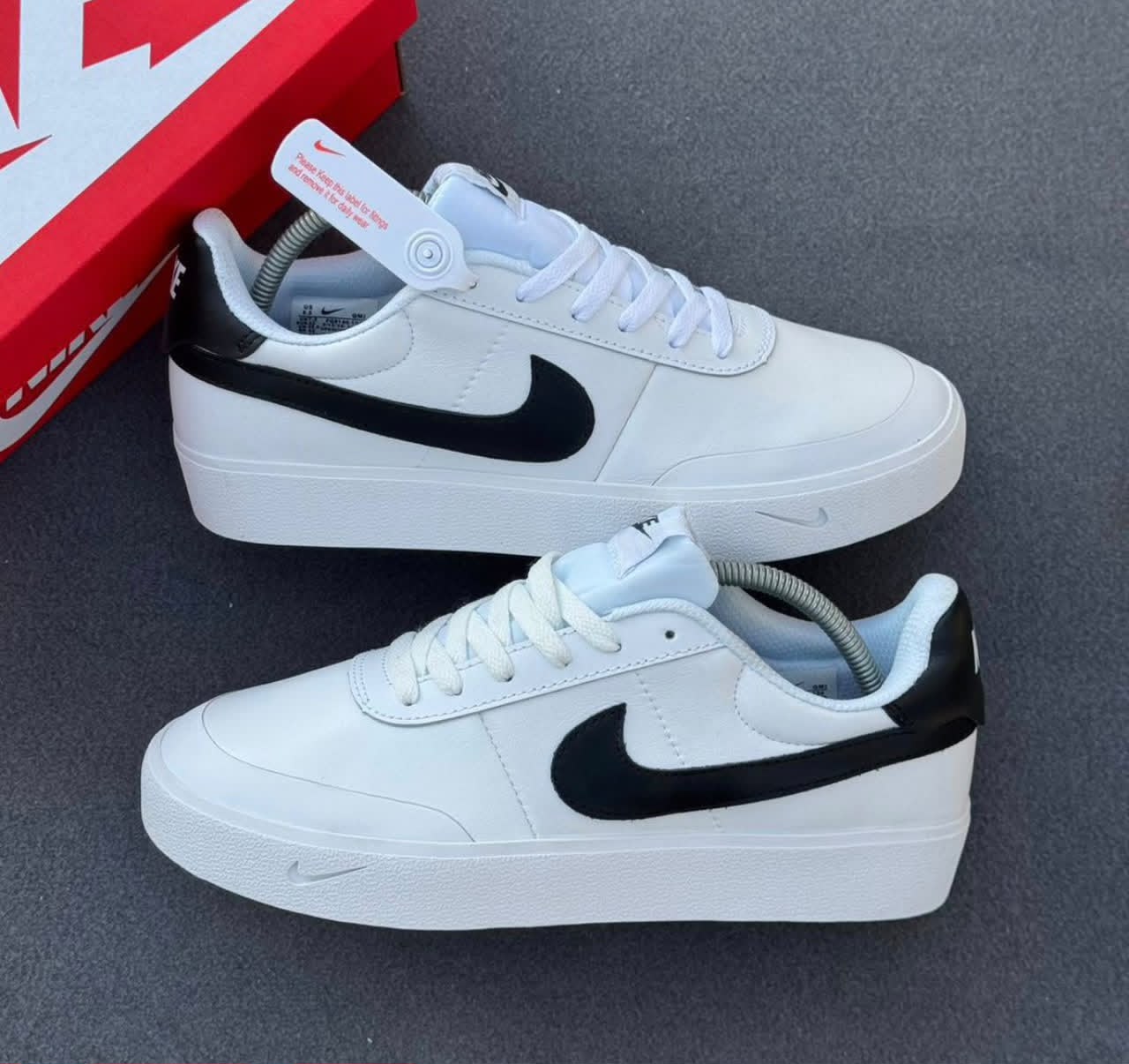 Nike Low-Top Sneakers White/Black