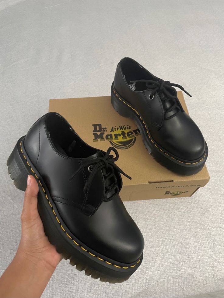 Black Leather Platform 3-Eyelet Oxford Shoes with Yellow Welt