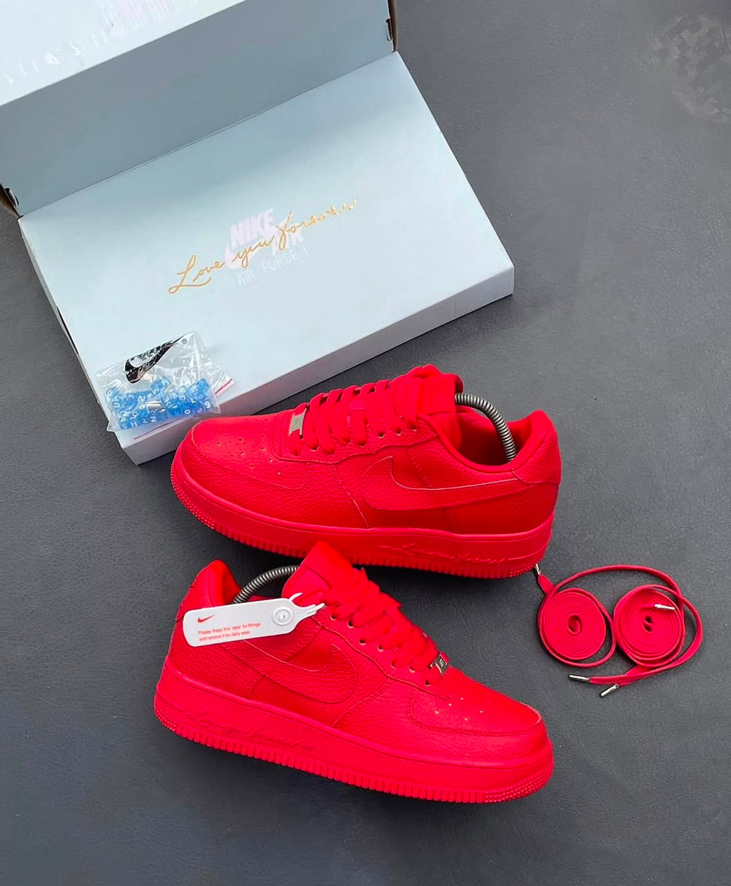 All-Red Low-Top Sneakersyut