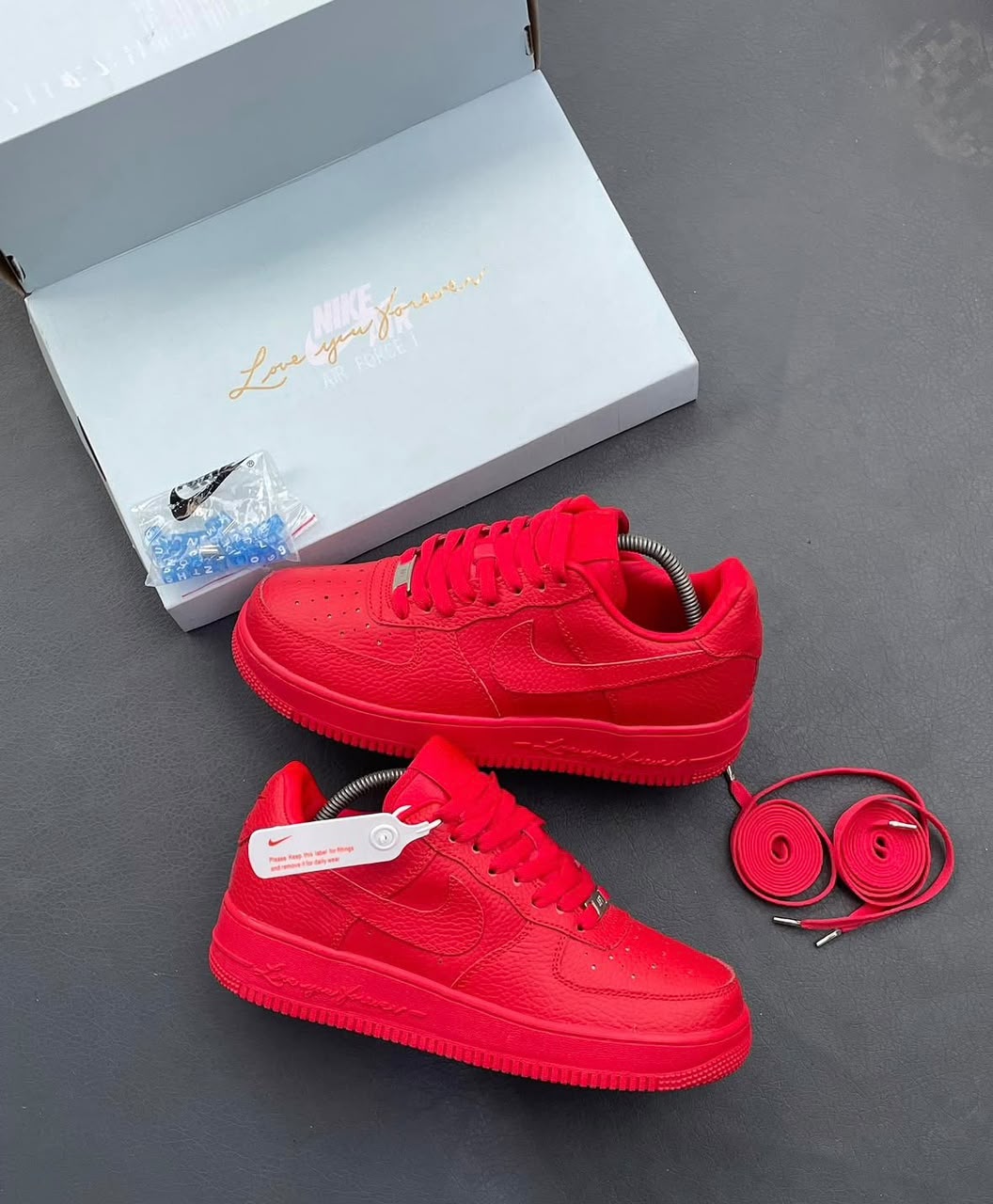 All-Red Low-Top Sneakersyut