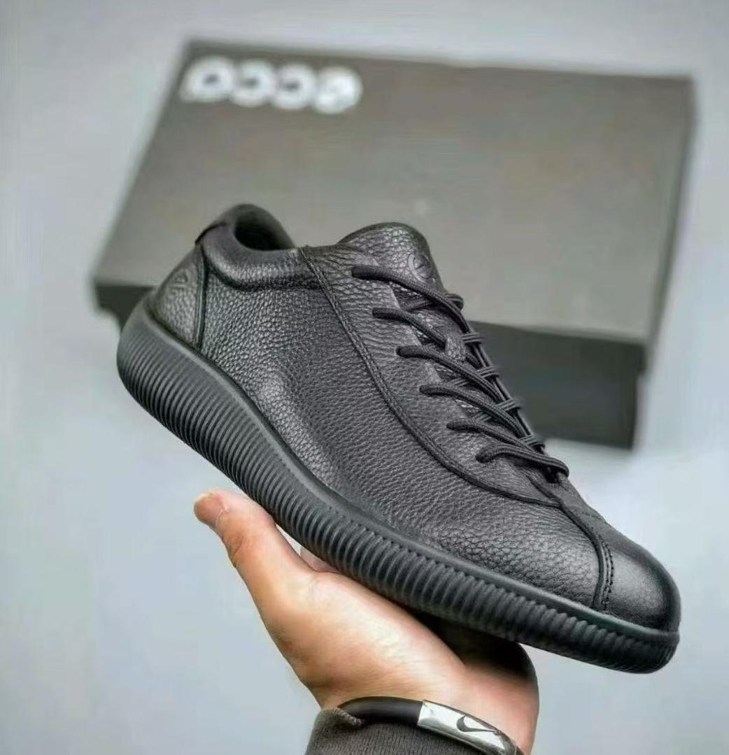 ECCO All-Black Leather Low-Top Sneaker