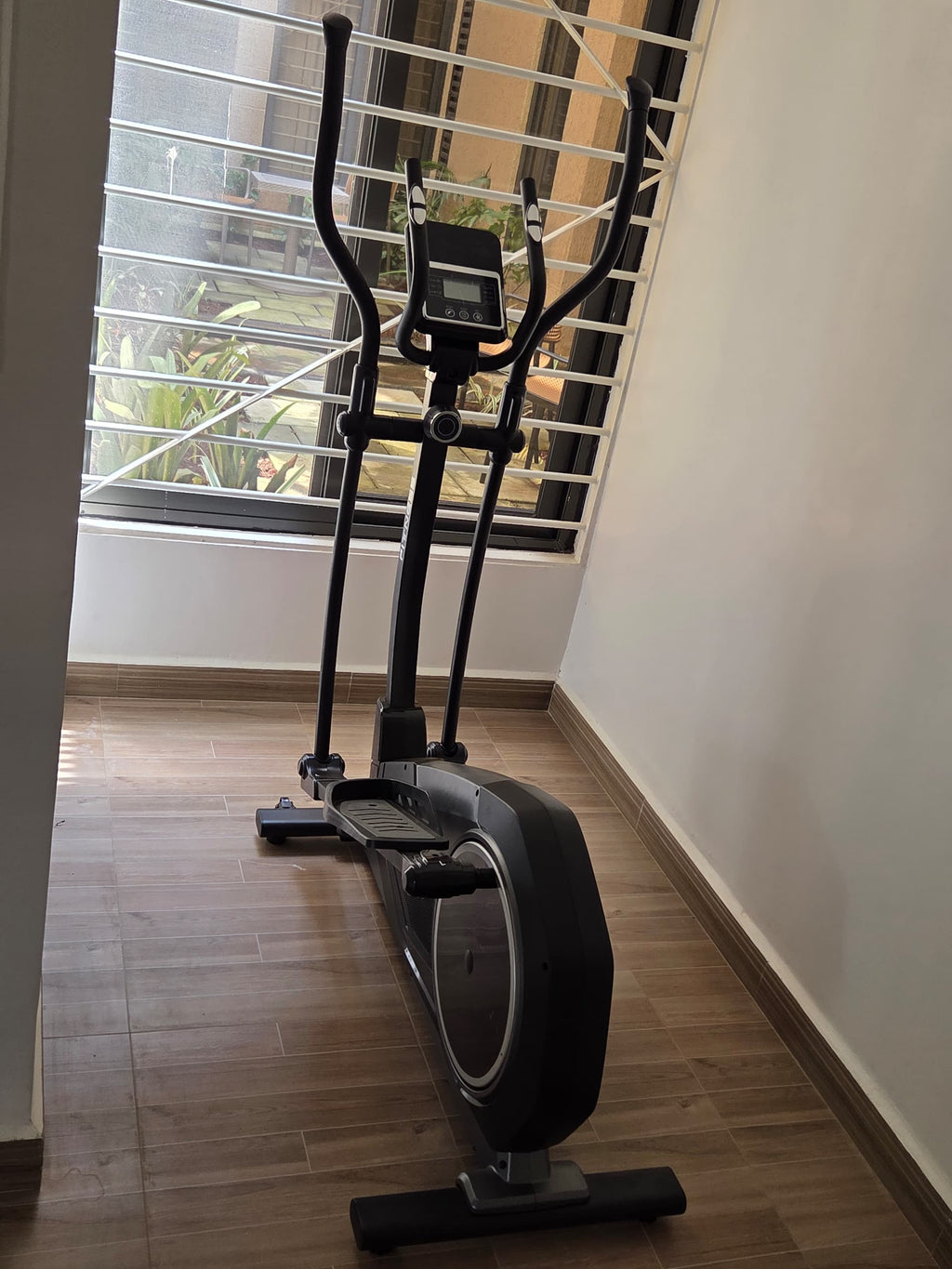 Commercial Elliptical Trainer