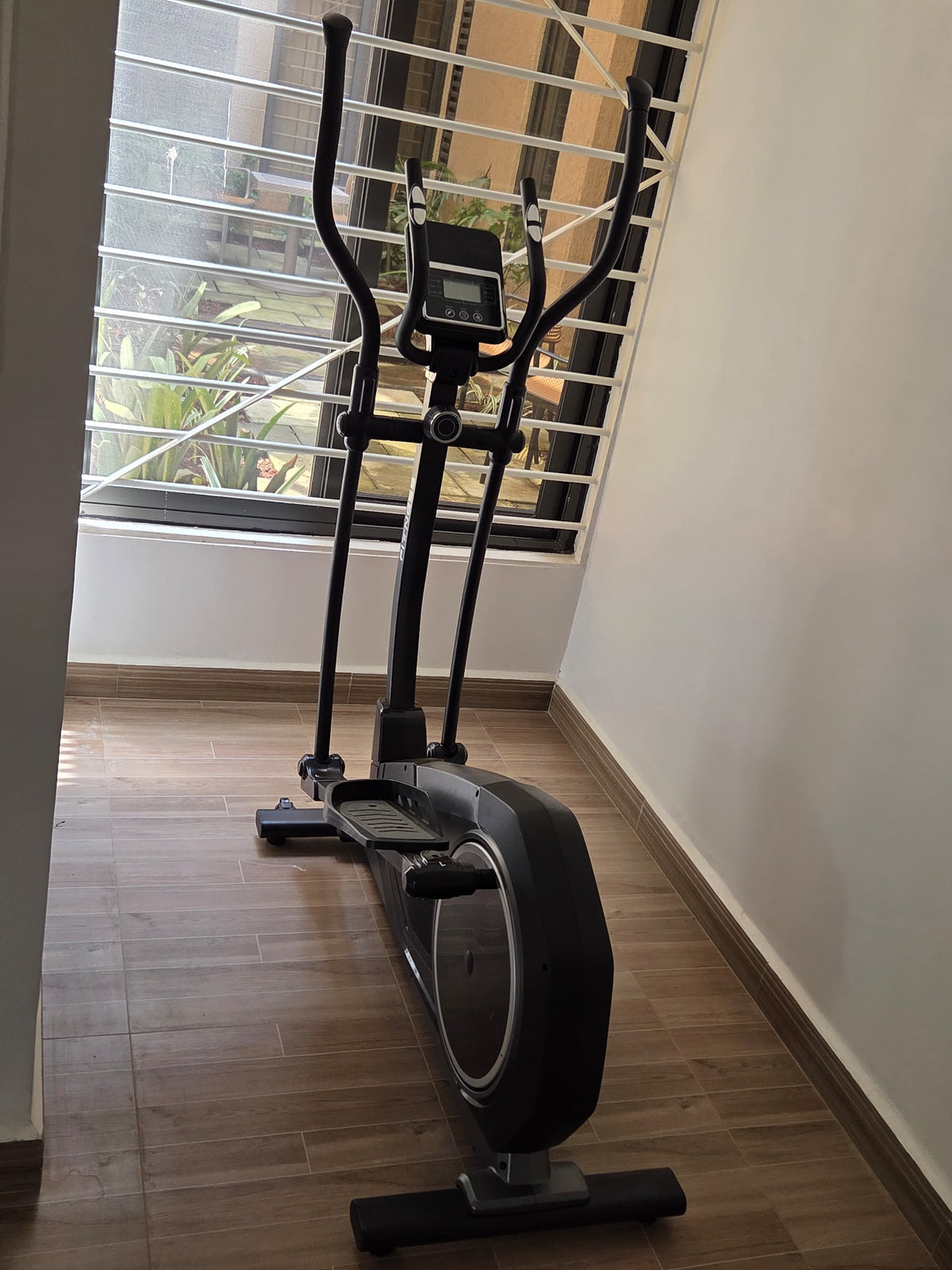 Commercial Elliptical Trainer