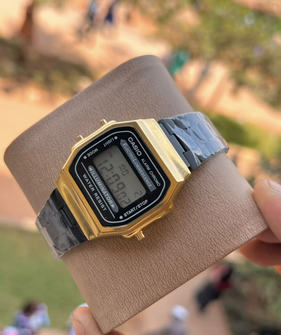 Casio Vintage Digital Watch – Gold Case & Grey Steel Bracelet