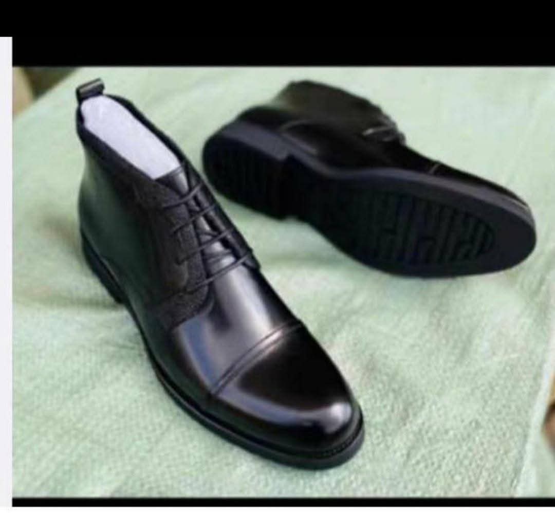 Black Polished Leather Lace-Up Chukka Boots